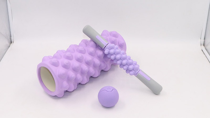 ヨガコラム ヨガ器具 33cm スパイク付きフローティングポ - Pilates Yoga Roller のレビューと価格